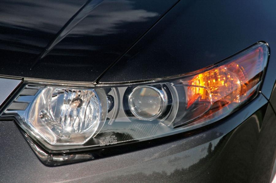 Детали экстерьера Acura TSX V6 2010 года  (фото 2 из 87)